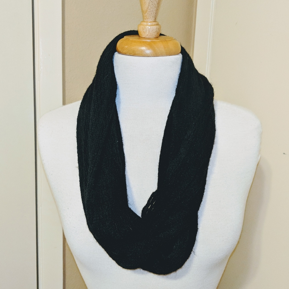 3/$15 Fishnet Infinity scarf - Picture 4 of 5